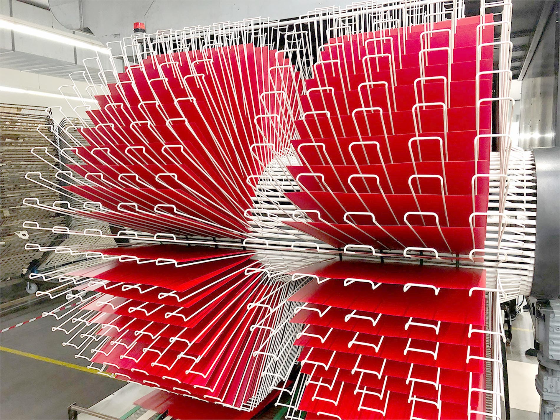 Langzeittrockner in der Siebdruck-Fertigung der CF Card Factory
